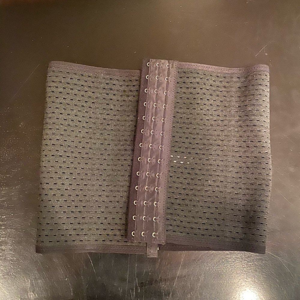 Black waist trainer size: XL